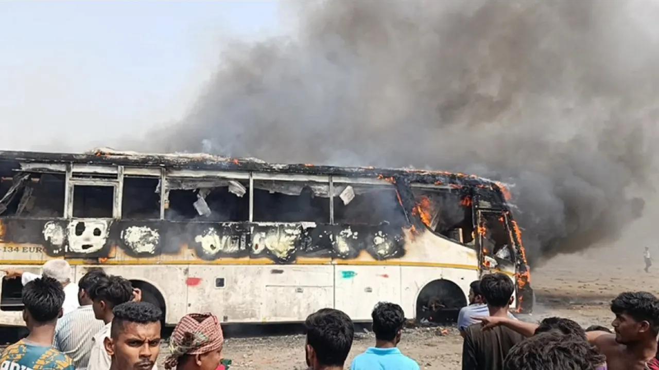কুমিল্লায় বাসস্ট্যান্ডে দাঁড়িয়ে থাকা তিন বাসে আগুন